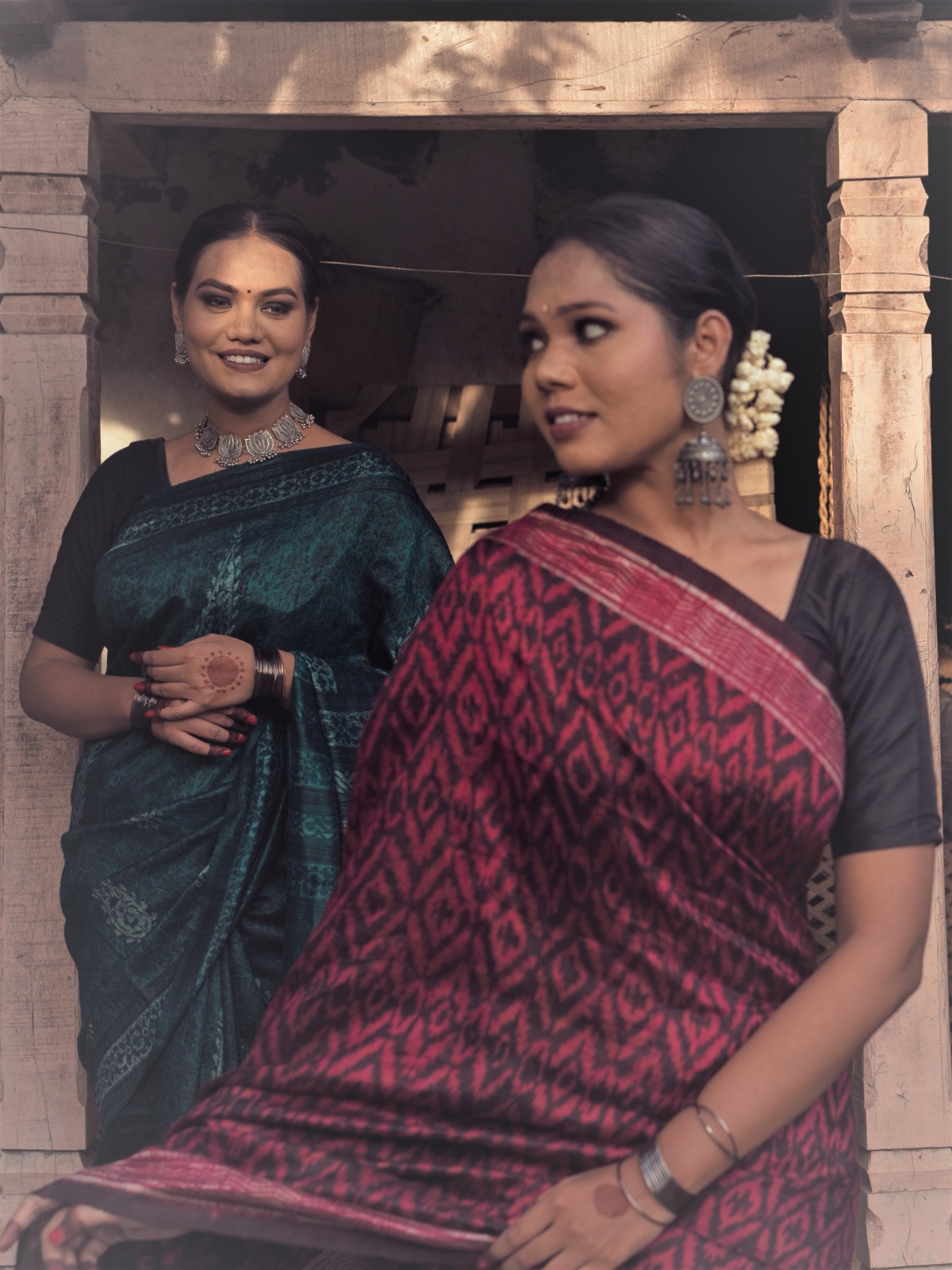 Artisan weaving handloom
